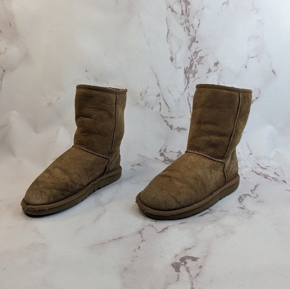 Ugg Boots Women US 6 EU 37 Short Ankle Bootie Chestnut Tan Brown Shearling 5825 - Picture 1 of 9